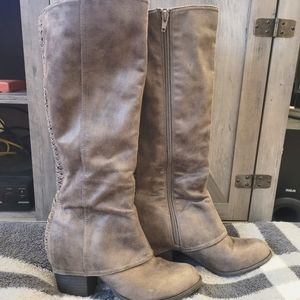 Fergalicious by Fergie Boots  Size 8